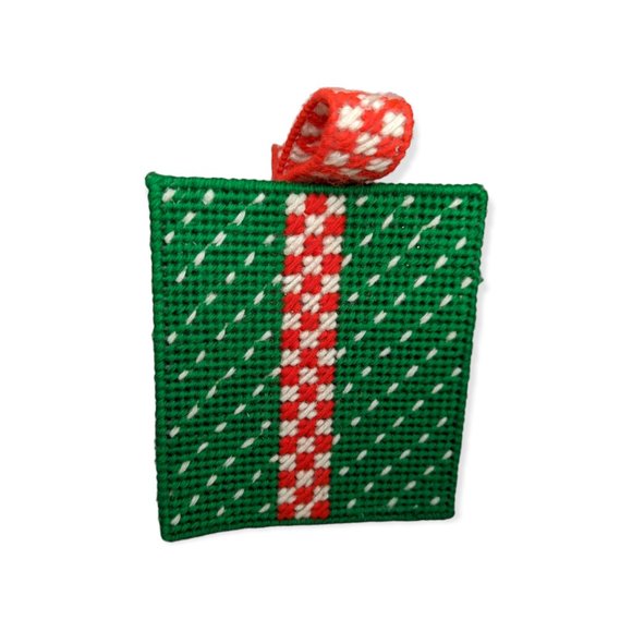 Vintage Handmade Plastic Canvas  & Yarn Christmas Present Tissue Cover - Picture 2 of 8